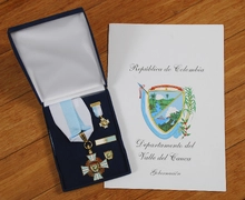 Medalla y pergamino Gobernaci&oacute;n del Valle 
