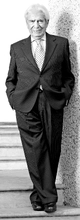 V&iacute;ctor H. Pinz&oacute;n