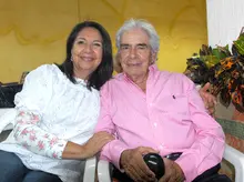 Dr Pinz&oacute;n y su esposa 